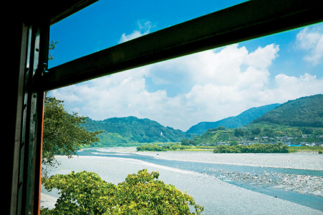 車窓からの眺めを満喫
