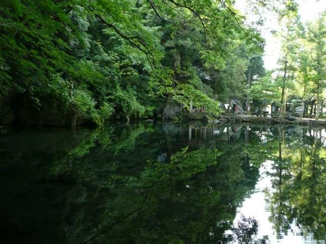 磯山弁財天・出流原弁天池