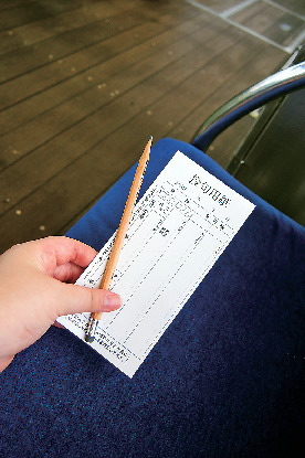 【愛媛観光×松山の文学スポット】伊予鉄道市内線で俳句ポストをチェック!