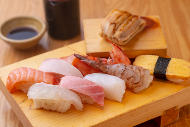 駅近の名店でこだわりの寿司を堪能「立ち喰い寿司 魚路」