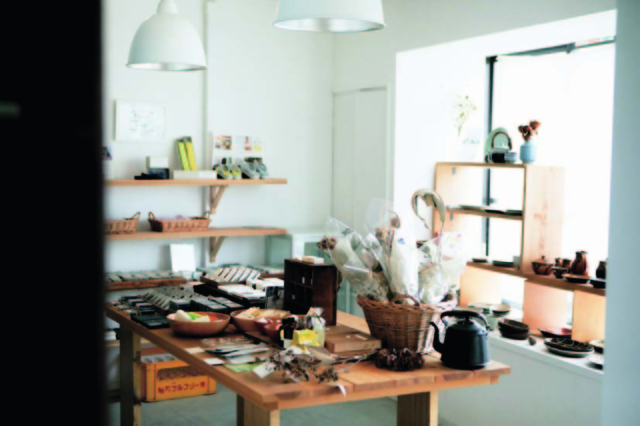 兵庫のものづくりを集めたショップ&カフェ「TRUNK DESIGN KOBE SHIOYA」