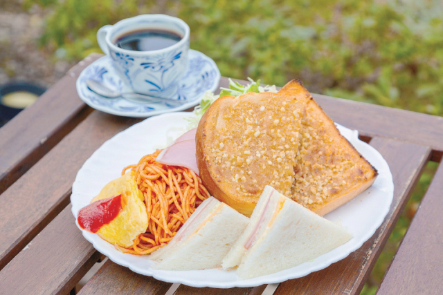 ご当地トーストで人気のカフェ「カフェドムッシュ姫路店」