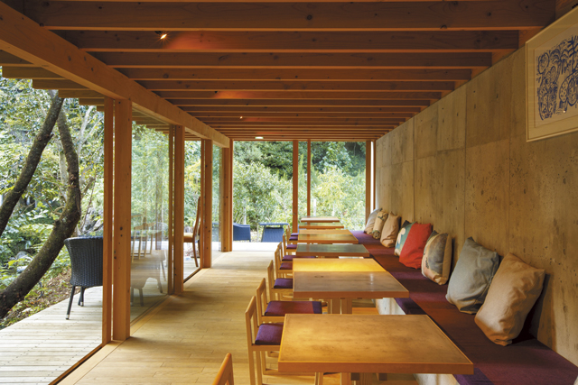 開放感たっぷり!自然を感じてリラックスできる「ガーデンカフェ・リプル」