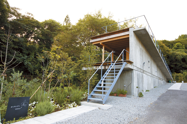 開放感たっぷり!自然を感じてリラックスできる「ガーデンカフェ・リプル」