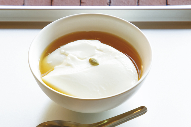 斬新なデザイナーズ空間で体に優しい薬膳メニューを「薬膳喫茶 gekiyaku」