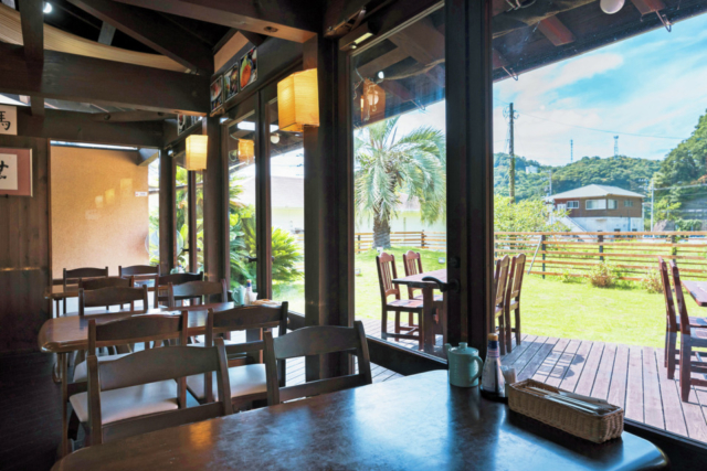 確かな目利きで選ぶ地元鮮魚満載のおまかせ丼「地魚料理 信」
