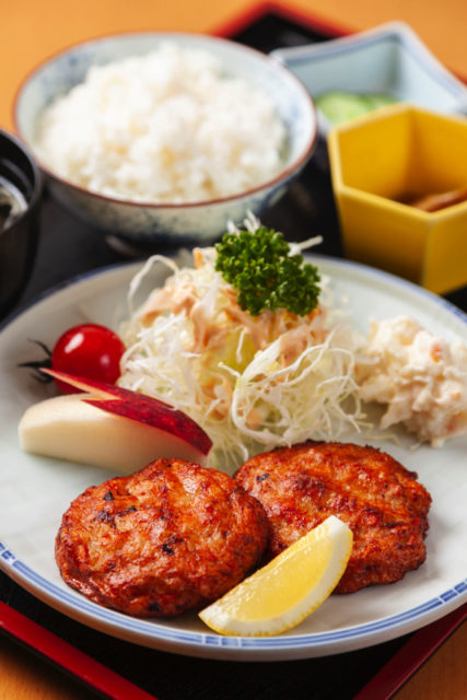 【熱海第一ビル×グルメ】<B1F>ポン酢でいただく熱海のB級グルメ「お食事処 さくら」