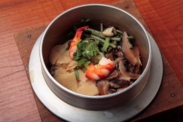 お米にもこだわったボリューミーな丼飯「味くら」