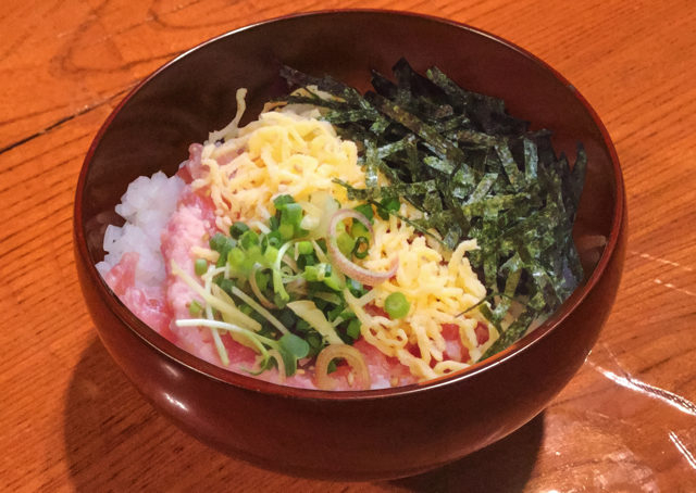 お米にもこだわったボリューミーな丼飯「味くら」