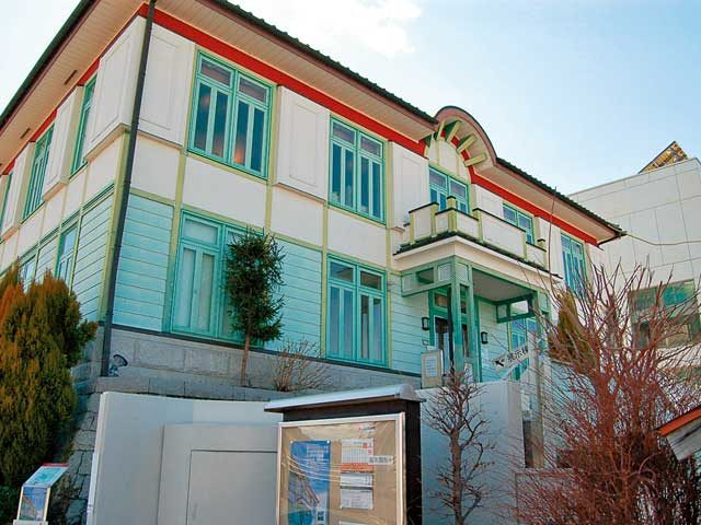 瀬戸市新世紀工芸館