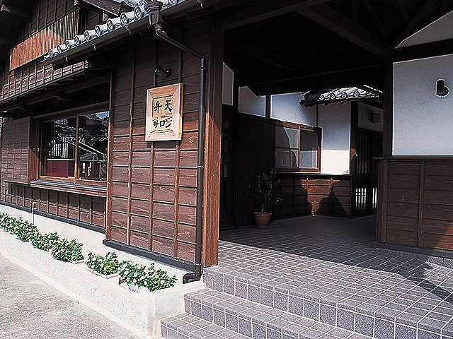 【佐久島×観光】島の情報収集はココで!「弁天サロン」