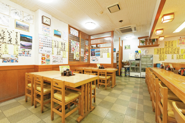 老舗の定食屋は鮮度抜群!ボリューム満点丼「にし与」