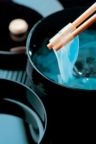 清涼感あふれる葛きりと厳選されたお茶でくつろぐ「中村屋」