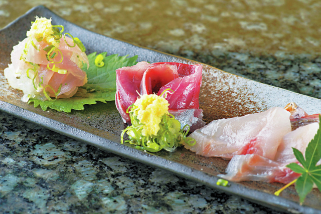 新鮮な旬の地魚を気軽にチョイスできる「西伊豆の回転ずし 伊豆ととや」