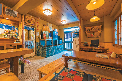 アジ、シャリ、薬味を一度に味わえる ひと口サイズの押し寿司「お食事処 磯辺」