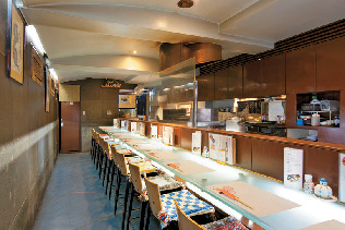 老舗の干物を焼きたてで アジとカマスを食べ比べ「海幸楽膳 釜つる」