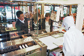 【豊川・豊橋×グルメ】豊橋名産のちくわを味わおう「ヤマサちくわの里」