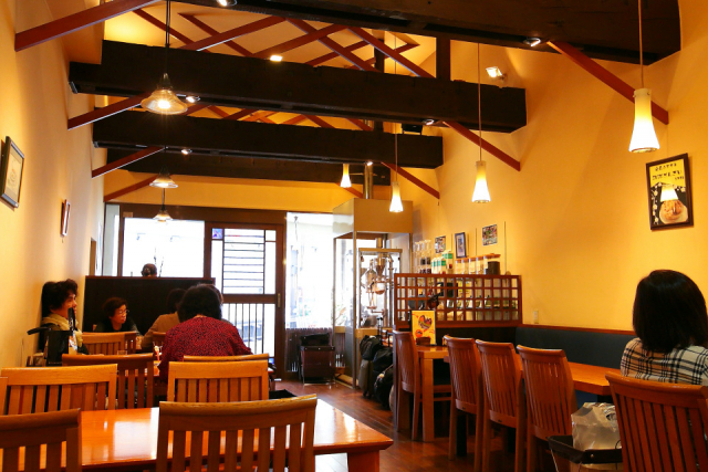 自家焙煎のコーヒーと手作りの和スイーツで一服「茶房 藍花」