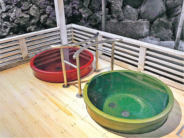 道智上人の祈願によって湧出「まんだら湯」