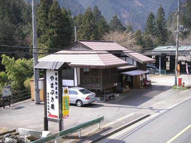 【デイキャンプでバーベキュー×食材調達】観光協会の直営ショップ「檜原村特産物直売所 やまぶき屋」