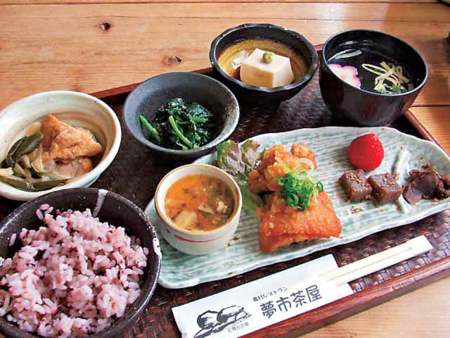 【飛鳥エリア×ランチ】古代の味をヘルシーに満喫「明日香の夢市・夢市茶屋」