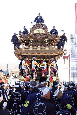 豪華な笠鉾・屋台に注目!