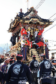 豪華な笠鉾・屋台に注目!