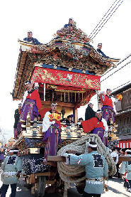 豪華な笠鉾・屋台に注目!