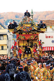 豪華な笠鉾・屋台に注目!