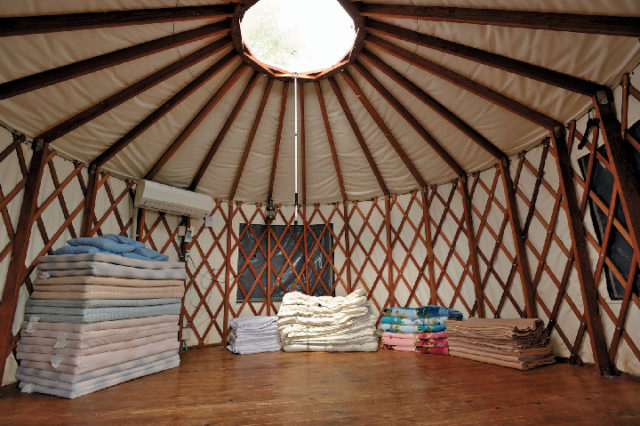 【14:00】モンゴル式テントにチェックイン