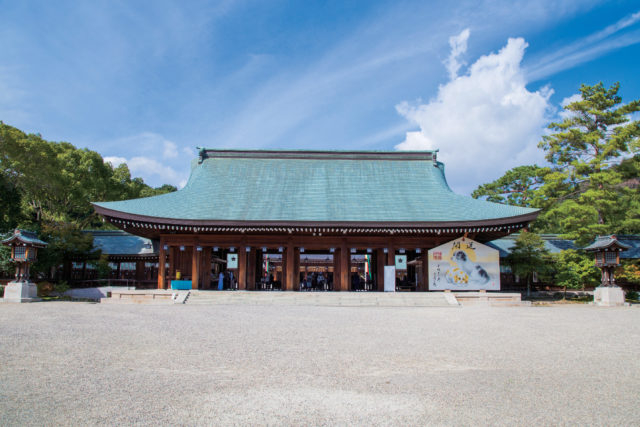 神武天皇と皇后を祀る壮大な神宮 橿原神宮