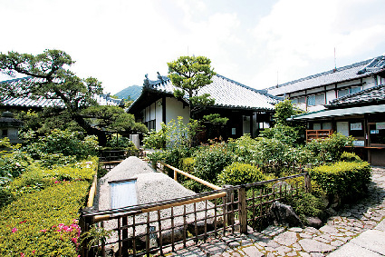 中将姫ゆかりの井戸がある 石光寺