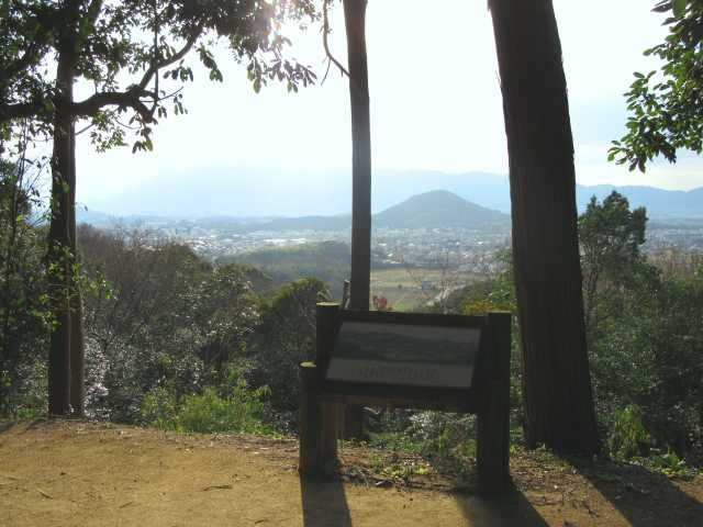 人々に崇拝された美しい山々 大和三山