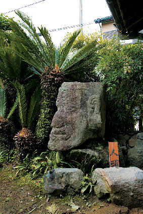 謎に包まれた人頭石「光永寺」