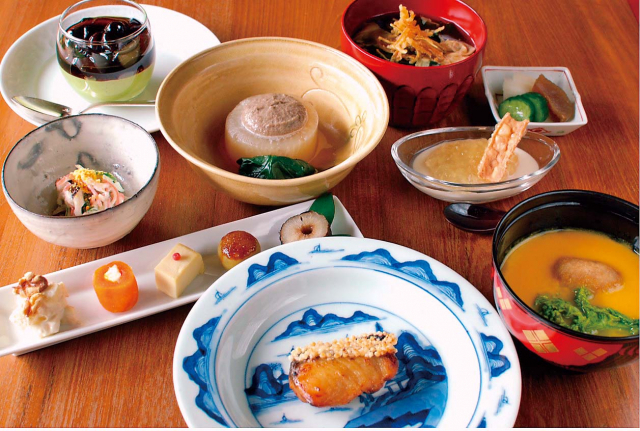 【飛鳥エリア×ランチ】日本庭園と懐石料理を堪能「萩王」