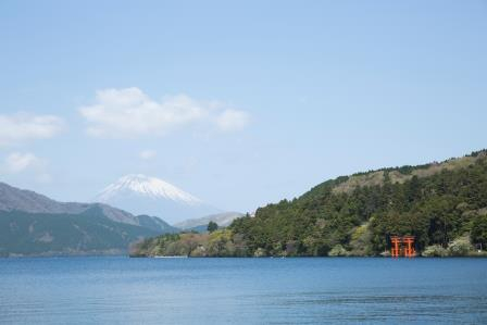 海賊船&遊覧船で湖上へ繰り出す!