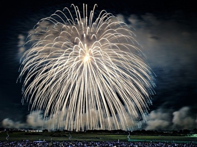 ―ギネス認定世界一の四尺玉―燃えよ!商工会青年部!! 第18回こうのす花火大会(埼玉県)