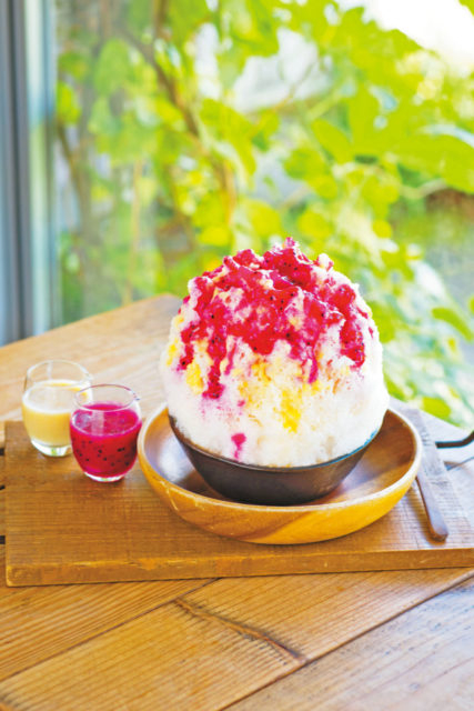 【沖縄中部・北中エリア×外国人住宅カフェ】木のぬくもりを感じながら味わう、ふわふわの大きなかき氷が人気「SANS SOUGI(サンスーシィ)」