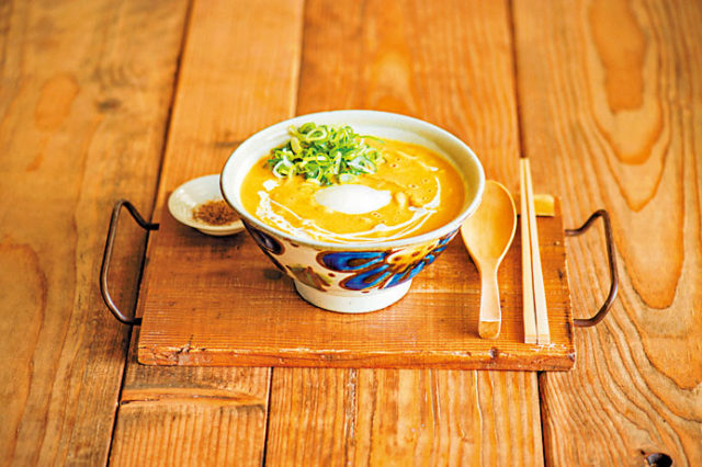 【沖縄中部・北中エリア×外国人住宅カフェ】木のぬくもりを感じながら味わう、ふわふわの大きなかき氷が人気「SANS SOUGI(サンスーシィ)」