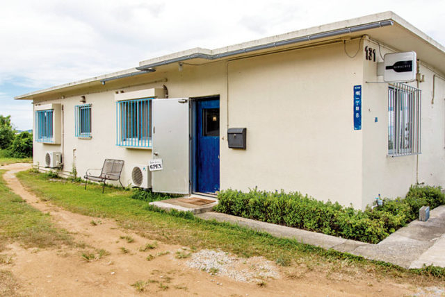 【沖縄中部・曙エリア×外国人住宅カフェ】手作りのインテリアを配したハイセンスな空間でくつろぐ「NIWA CAFE(ニワカフェ)」