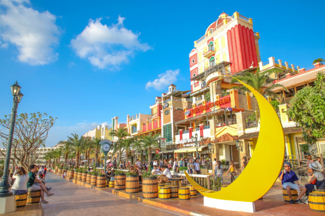 【沖縄でやりたいこと×フォトジェニックスポットへ】海外リゾート気分で「美浜アメリカンビレッジ(中部)」