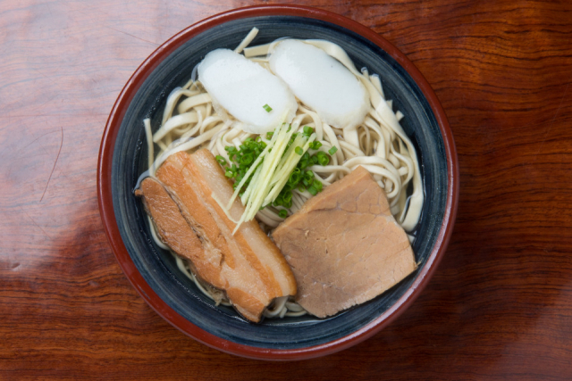 【沖縄でやりたいこと×沖縄グルメを堪能】コシの強い自家製麺が決め手の絶品沖縄そば「首里そば(那覇・首里)」