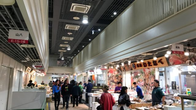 築地魚河岸に立ち寄ってみる