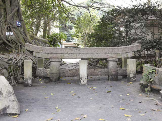 黒神埋没鳥居