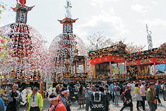 【埼玉×春のおでかけスポット】提灯がともされると、幻想的な美しさで観客を魅了「小鹿野春まつり」(小鹿野町)