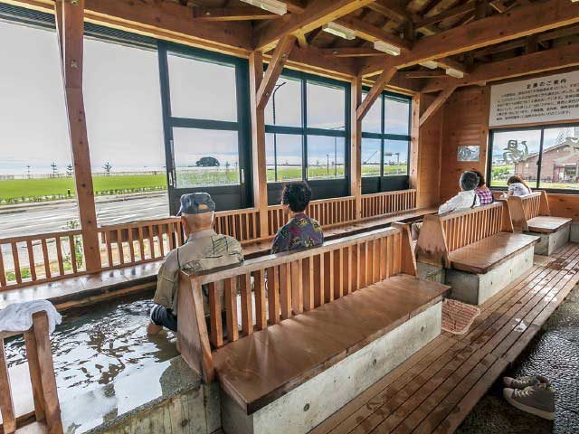 氷見漁港場外市場 ひみ番屋街