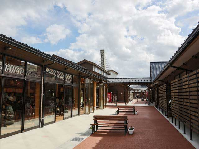 氷見漁港場外市場 ひみ番屋街