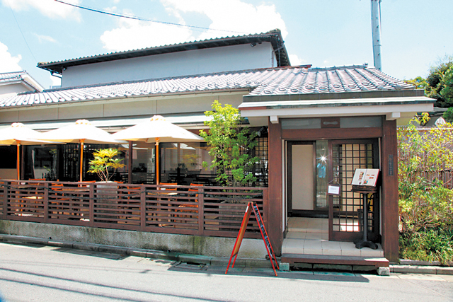 専属パティシエによる手作りスイーツ「HATSUNEYA GARDEN THE CAFÉ」