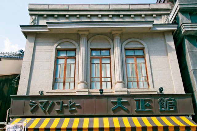 大正時代の建物が残る商店街「大正浪漫夢通り