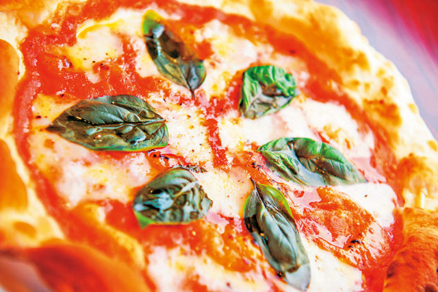 イタリアの小麦粉を使い外はサクサクで中はふんわり「リストランテ ベニーノ」